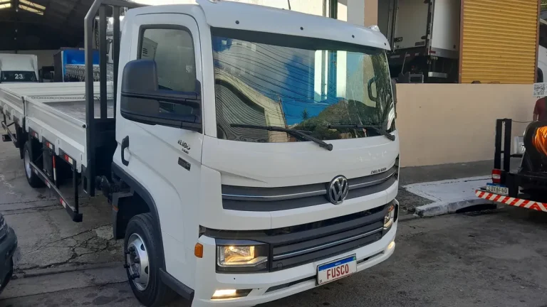 Caminhão Volkswagen 11180 2023 Carroceria 6,20 Mts
