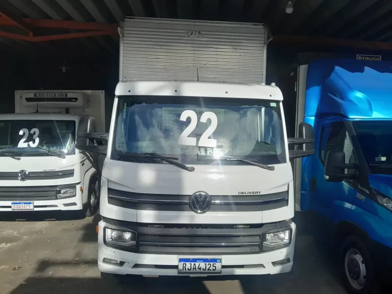 Caminhão Volkswagen 11180 Delivery 2022 Baú 6,50 metros