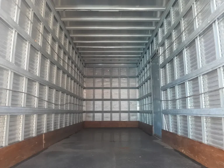 Caminhão Volkswagen 11180 Delivery 2022 Baú 6,50 metros