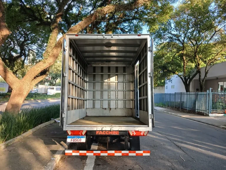 Caminhão Kia Bongo 2.5 Std 4×2 Rs Turbo C/ Carroceria 2p