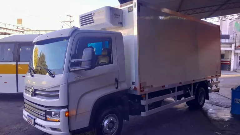 Caminhão Volkswagen 9170 Delivery 2023 Baú Refrigerado