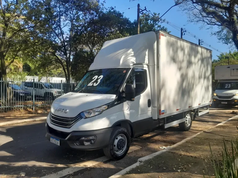 Caminhão Iveco Daily 35160 2023 Baú Grande