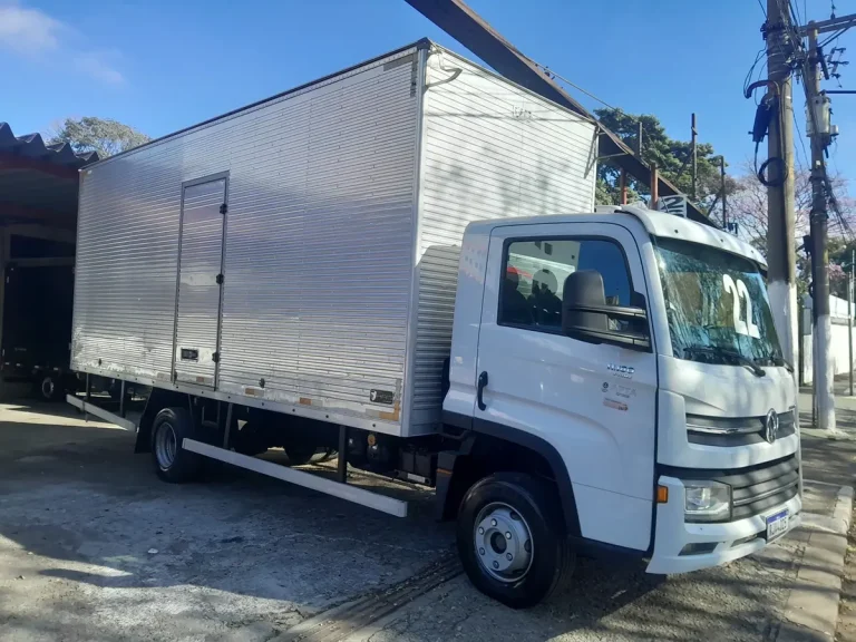 Caminhão Volkswagen 11180 Delivery 2022 Baú 6,50 metros