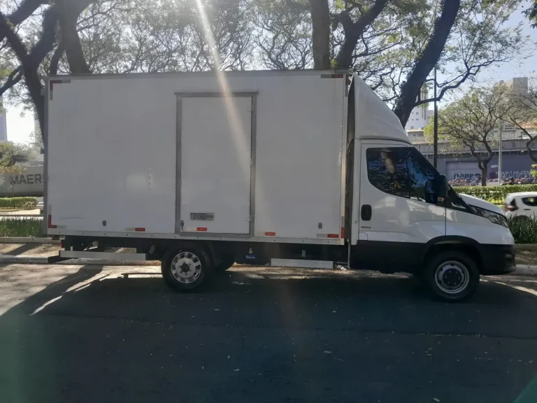 Caminhão Iveco Daily 35160 2023 Baú Grande