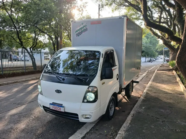 Caminhão Kia Bongo 2.5 Std 4×2 Rs Turbo C/ Carroceria 2p