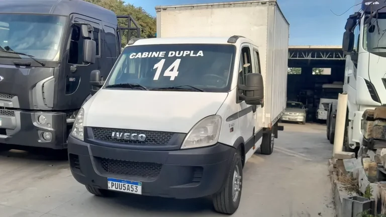 Caminhão Iveco Daily 35s14 Cabine Dupla 2014 Baú