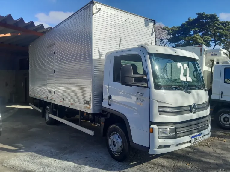 Caminhão Volkswagen 11180 Delivery 2022 Baú 6,50 metros
