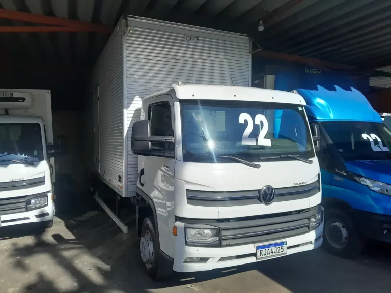 Caminhão Volkswagen 11180 Delivery 2022 Baú 6,50 metros