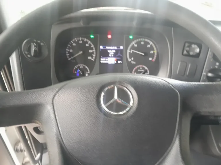 Caminhão Mercedes Benz Axor 1933 2018 Completo Automático