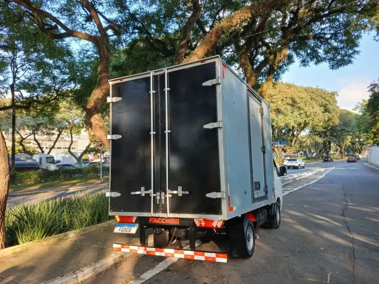 Caminhão Kia Bongo 2.5 Std 4×2 Rs Turbo C/ Carroceria 2p