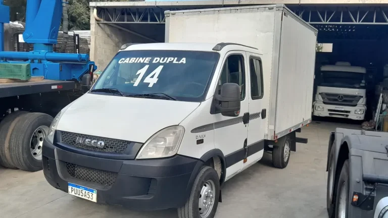 Caminhão Iveco Daily 35s14 Cabine Dupla 2014 Baú