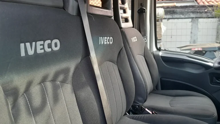 Caminhão Iveco Daily 35s14 Cabine Dupla 2014 Baú