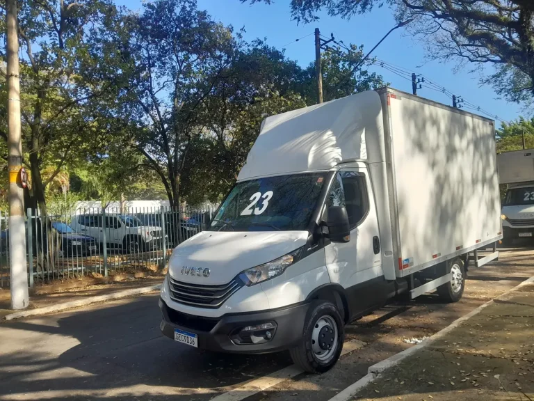 Caminhão Iveco Daily 35160 2023 Baú Grande