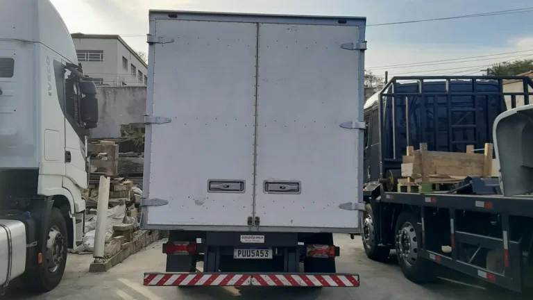 Caminhão Iveco Daily 35s14 Cabine Dupla 2014 Baú