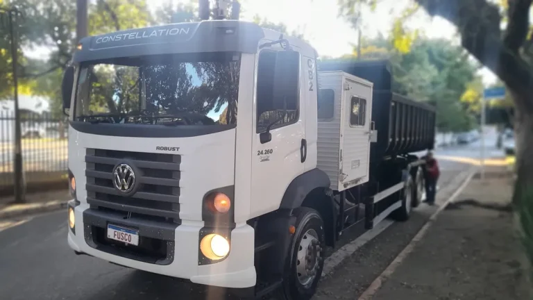 Caminhão Volkswagen 24260 Constellation Robust 2023
