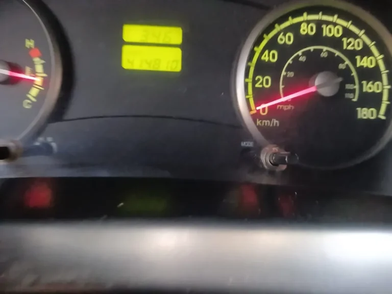 Caminhão Kia Bongo 2.5 Std 4×2 Rs Turbo C/ Carroceria 2p