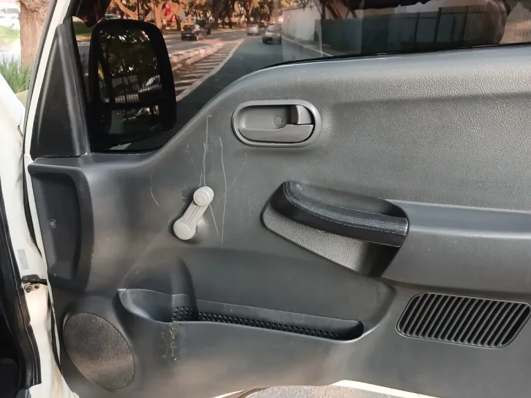 Caminhão Kia Bongo 2.5 Std 4×2 Rs Turbo C/ Carroceria 2p