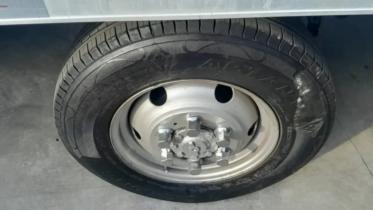 Caminhão Iveco Daily 35s14 Cabine Dupla 2014 Baú
