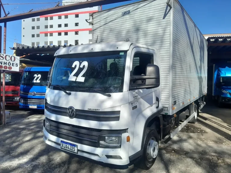 Caminhão Volkswagen 11180 Delivery 2022 Baú 6,50 metros