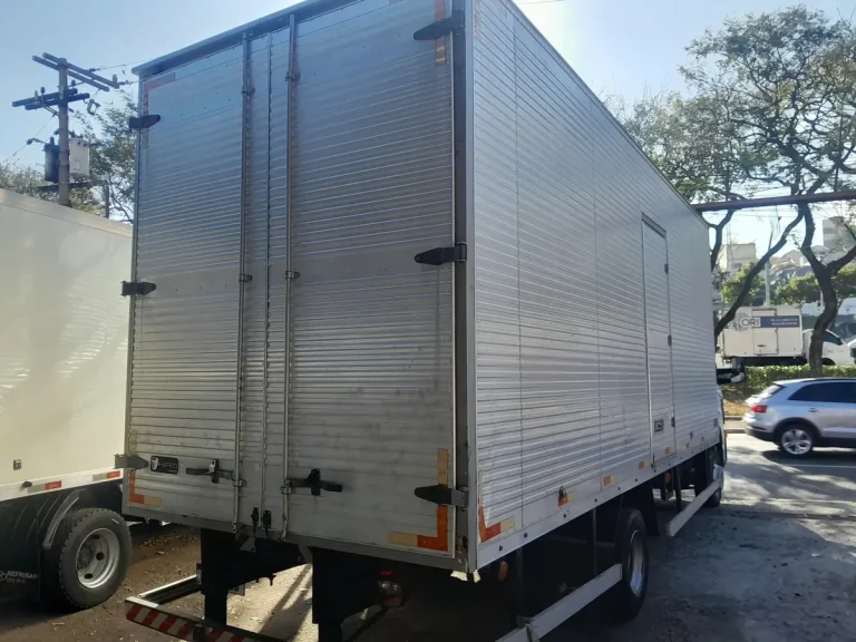 Caminhão Volkswagen 11180 Delivery 2022 Baú 6,50 metros