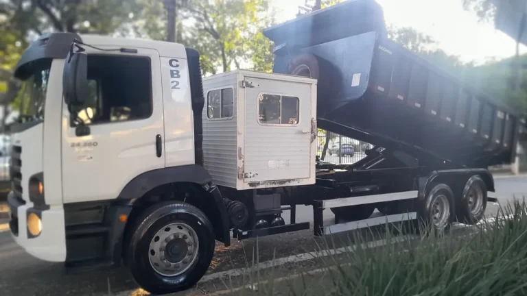 Caminhão Volkswagen 24260 Constellation Robust 2023