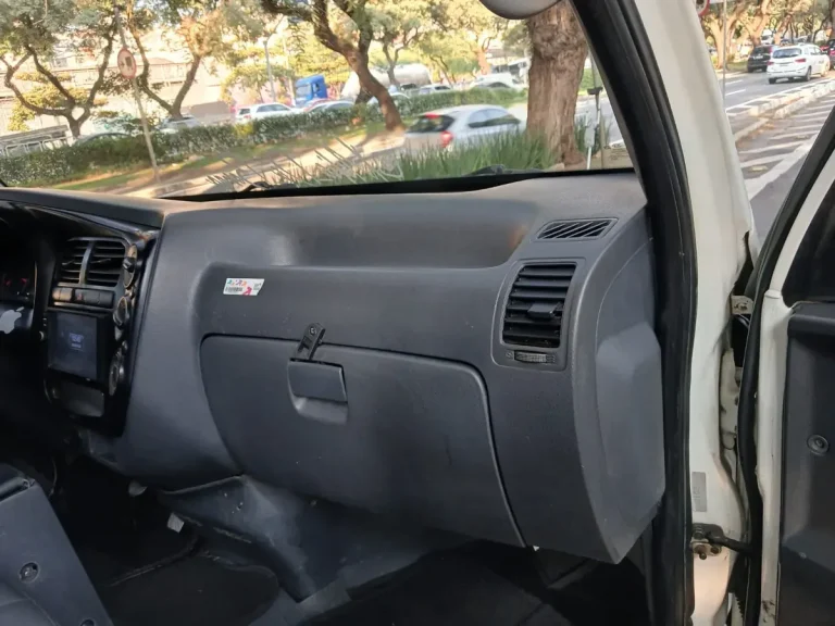 Caminhão Kia Bongo 2.5 Std 4×2 Rs Turbo C/ Carroceria 2p