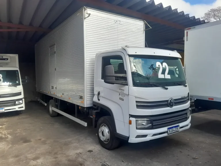Caminhão Volkswagen 11180 Delivery 2022 Baú 6,50 metros