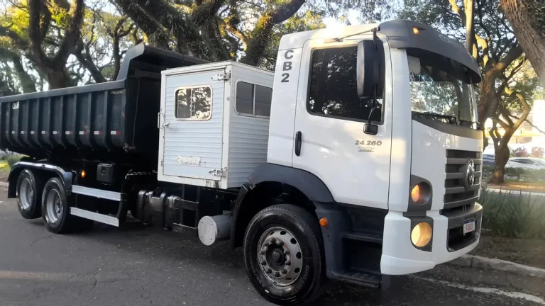 Caminhão Volkswagen 24260 Constellation Robust 2023