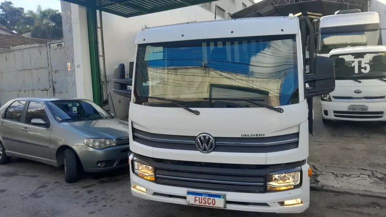Caminhão Volkswagen 11180 2023 Carroceria 6,20 Mts