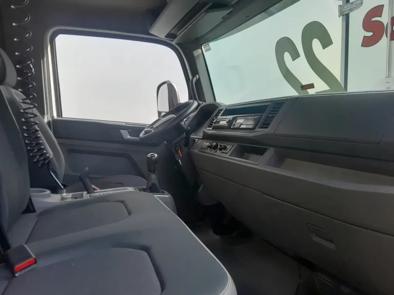 Caminhão Volkswagen 11180 Delivery 2022 Baú 6,50 metros