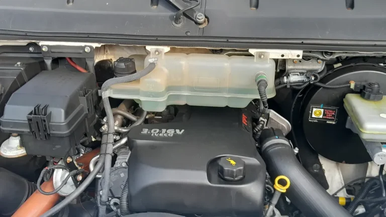 Caminhão Iveco Daily 35s14 Cabine Dupla 2014 Baú