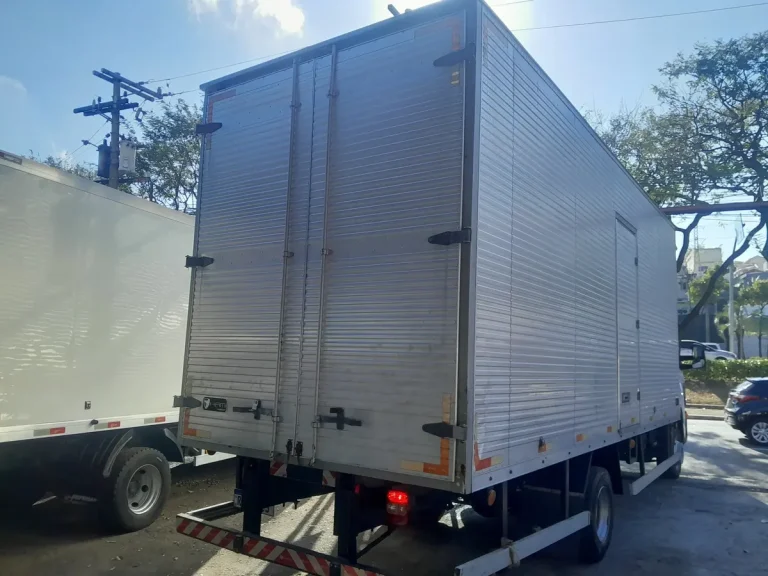 Caminhão Volkswagen 11180 Delivery 2022 Baú 6,50 metros