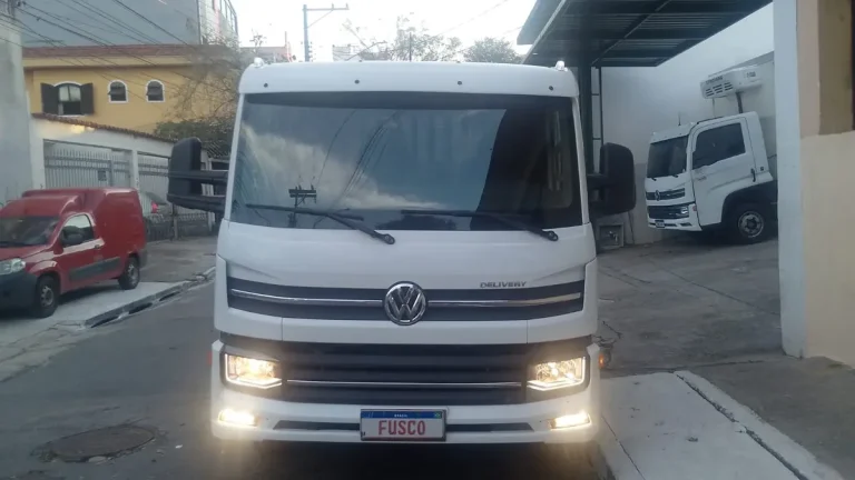 Caminhão Volkswagen 11180 2023 Carroceria 6,20 Mts