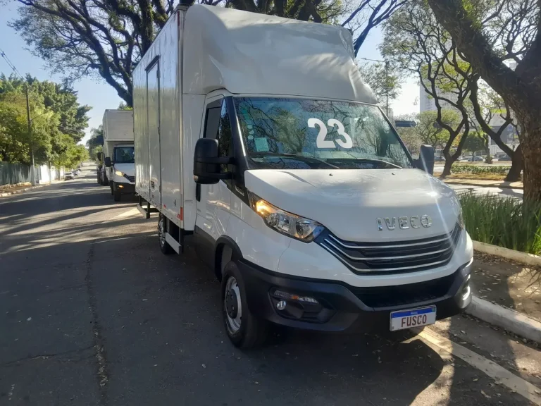 Caminhão Iveco Daily 35160 2023 Baú Grande