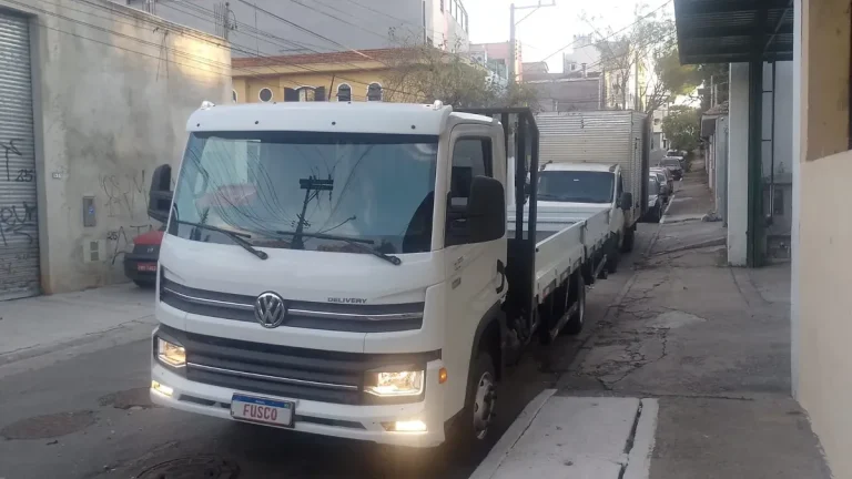 Caminhão Volkswagen 11180 2023 Carroceria 6,20 Mts