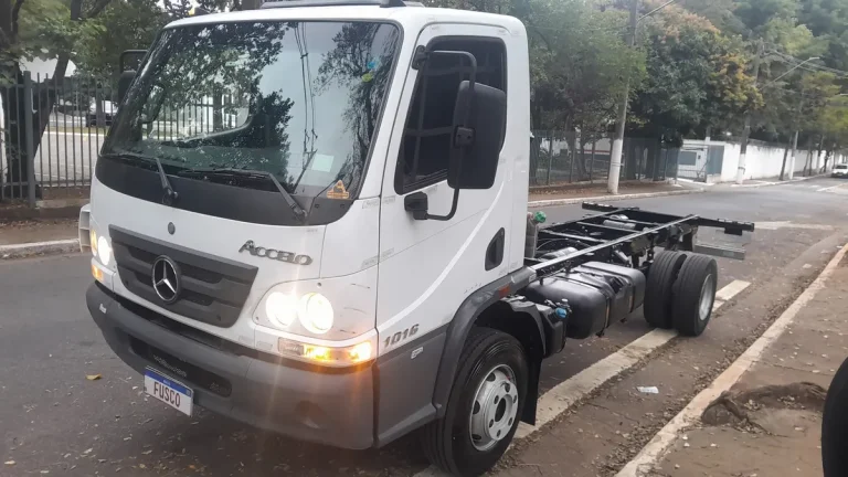 Caminhão Mercedes-Benz Accelo 1016 2020 Completo