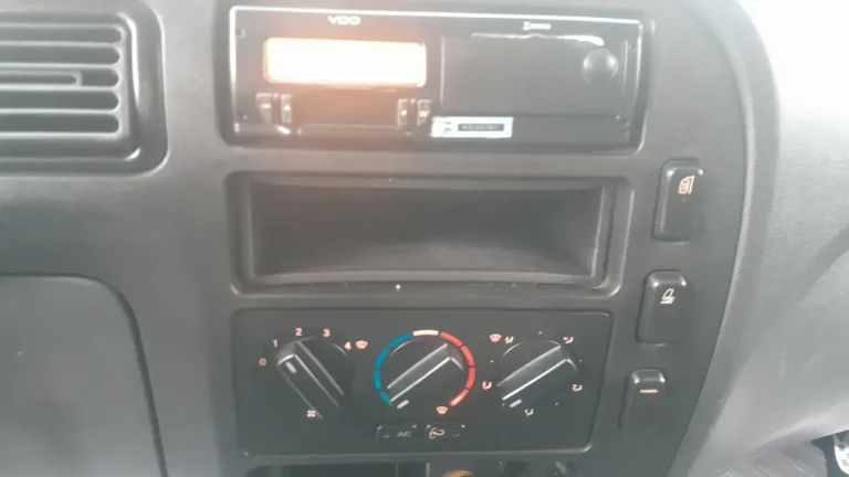 Caminhão Mercedes-Benz Accelo 1016 2020 Completo