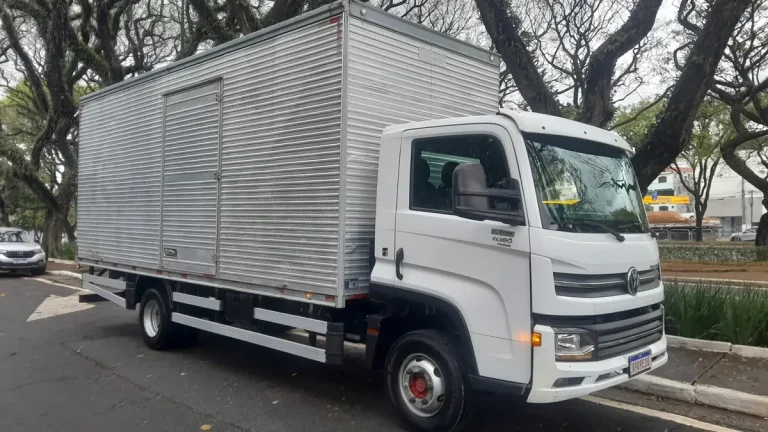 Caminhão Volkswagen 11.180 Delivery 2023 Baú