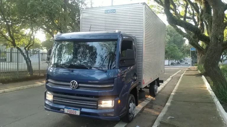 Caminhão Volkswagen Delivery Express 2021 Baú 4,50 Mts