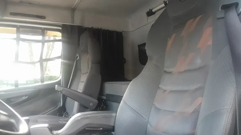 Caminhão Mercedes-benz Axor 1933 Leito Teto Baixo 2018