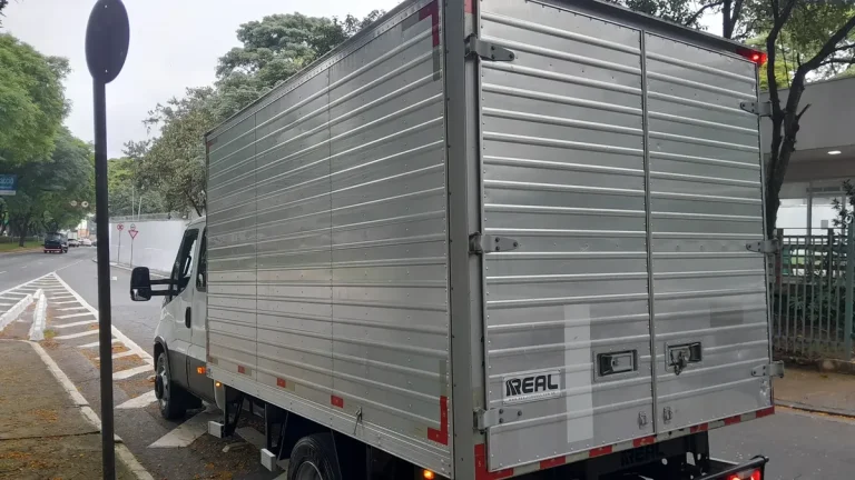 Caminhão Iveco Daily 70.170 Cabine Dupla 2022 Baú