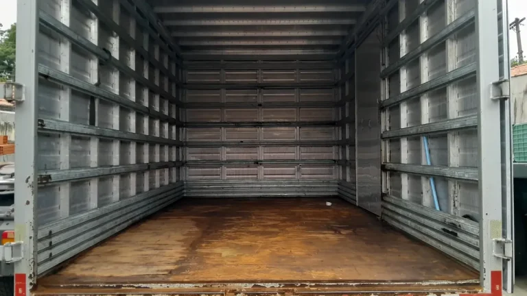 Caminhão Iveco Daily 70.170 Cabine Dupla 2022 Baú