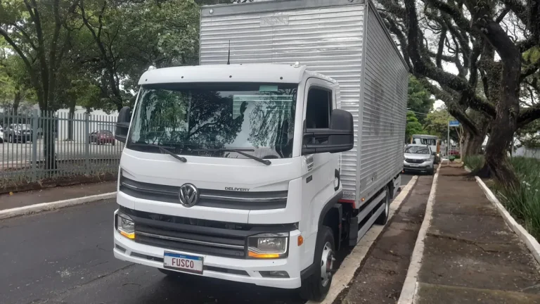Caminhão Volkswagen 11.180 Delivery 2023 Baú