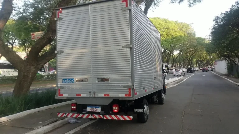 Caminhão Volkswagen Delivery Express 2021 Baú 4,50 Mts