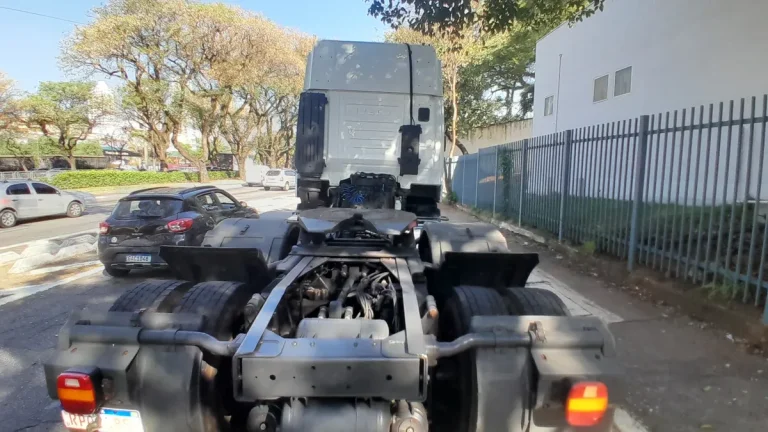 Caminhão Iveco Stralis Hi-way 480 6×4