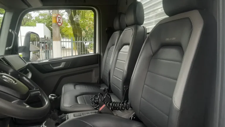 Caminhão Volkswagen 11.180 Delivery 2023 Baú