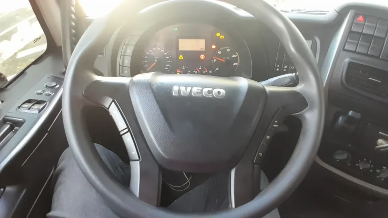 Caminhão Iveco Stralis Hi-way 480 6×4