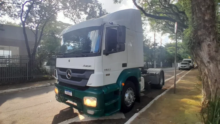 Caminhão Mercedes-benz Axor 1933 Leito Teto Baixo 2018