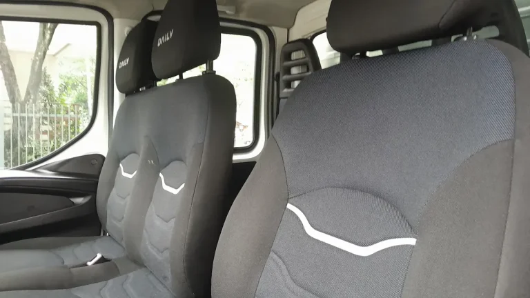 Caminhão Iveco Daily 70.170 Cabine Dupla 2022 Baú