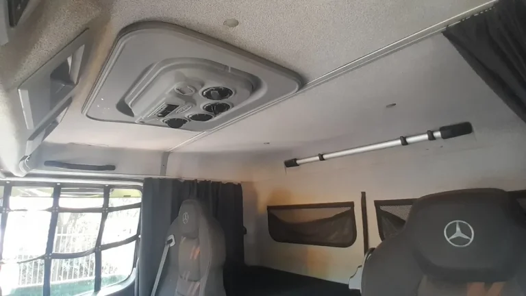 Caminhão Mercedes-benz Axor 1933 Leito Teto Baixo 2018